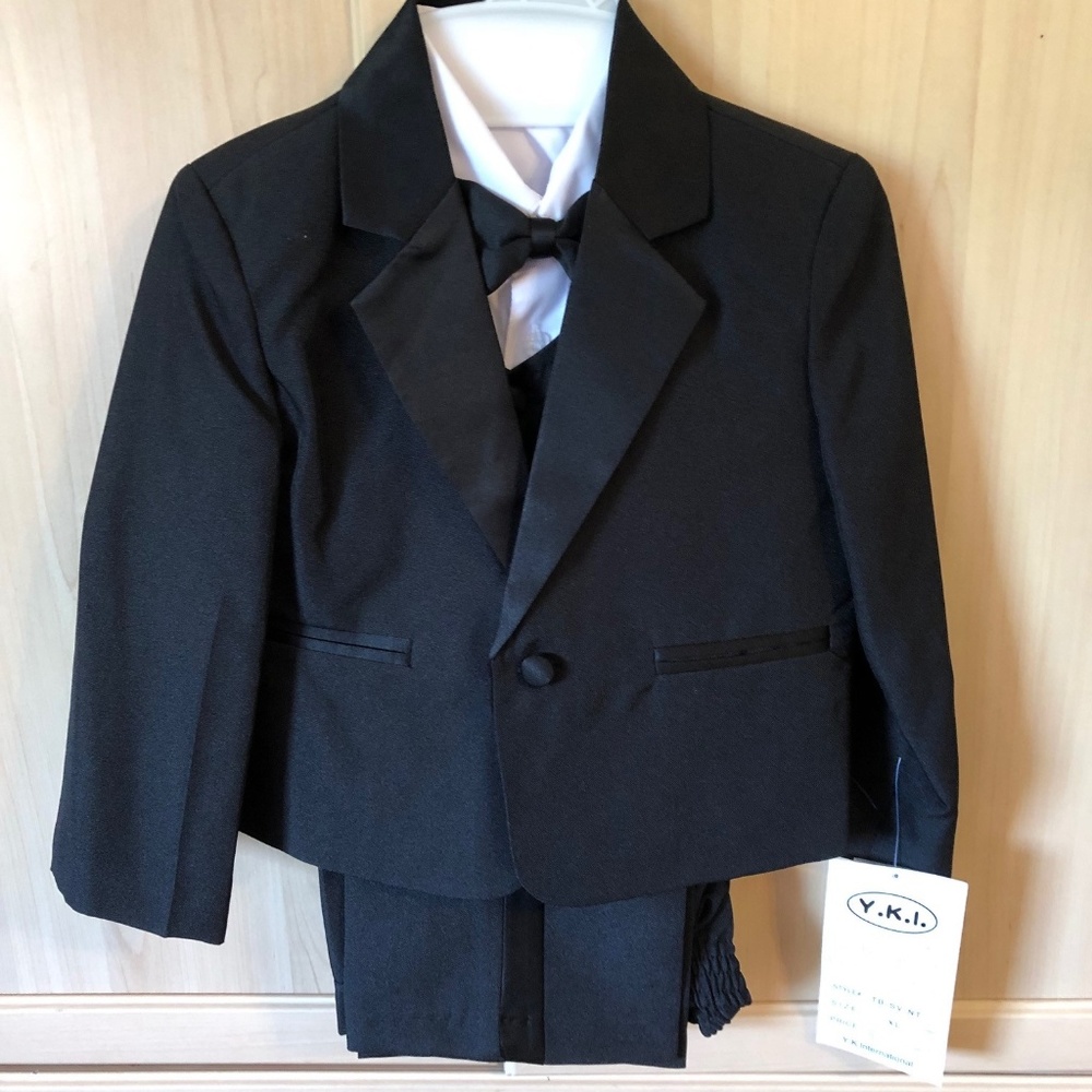 NWT Boys Black TUXEDO SUIT w/Vest, Bowtie & Shirt